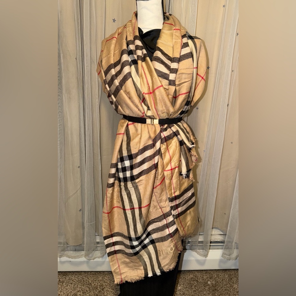 Classic tan & black plaid Burberry Scarf. Never worn! NEW! Very large in size! - Picture 9 of 15